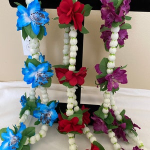 White Mini rose and  flower lei