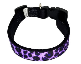 Lila leopardmönstrat hundhalsband justerbar storlek Medium - X Large