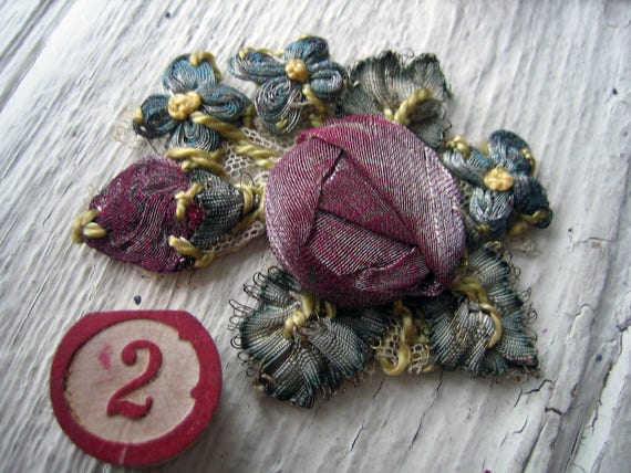 Un Antique métallisé Ribbonwork boîte fleur Applique (Ref : A-5351 boîte Ribbonwork 1) 517f7d Un Antique métallisé Ribbonwork boîte fleur Applique (Ref : A-5351 boîte Ribbonwork 1) 517f7d