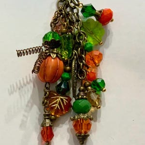 APC2401 Charm para planificador de hojas de otoño, cuervo asustado y calabaza Charm de otoño Charm para bolso de calabaza, Charm para bolso de otoño Charm para teléfono celular de otoño