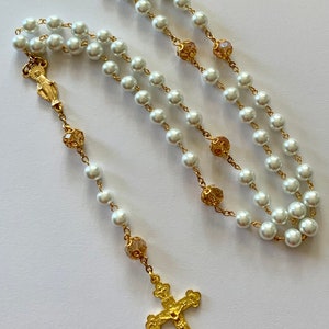 49RCR826  Golden Pearly Catholic Rosary