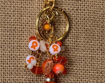 Charm de lazo naranja para concienciar sobre la leucemia, cáncer de riñón, bolso y celular.