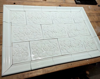Medallón o mural de azulejos cerámicos para el salpicadero de tu cocina. Champán en blanco brillante con marco interior liso