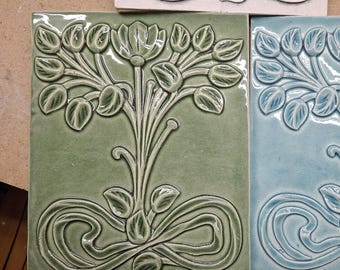 Azulejo de cerámica con relieve de árbol, 8,25 x 10,25", prensado a mano, en tonos tostados y beige