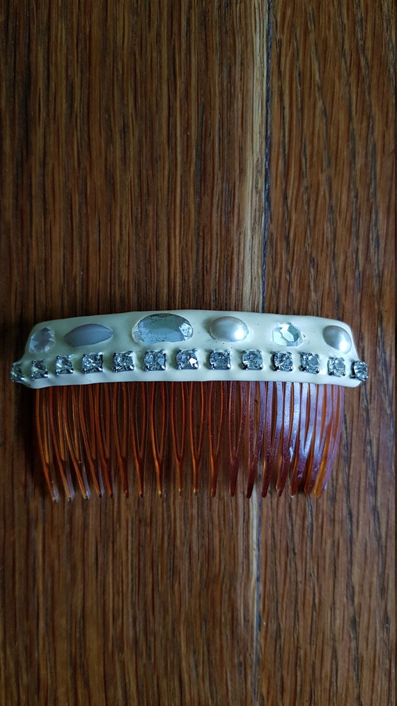 Vintage Sparkly Rhinestone and Pearl Hair Comb Made in  display picture 3