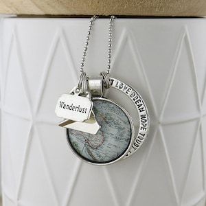 Australia Glass Map with Silver paper plane, wanderlust and ring charms on a Silver Necklace - Australian Souvenir - Australian Seller