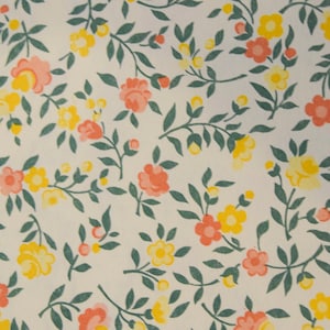 Florentine Paper: Italian Silkscreen Daisy Paper (5 x 4.25&quot;, 2 Sheets)