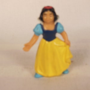 Vintage-1982 Walt Disney Productions-Snow White-Bully-2 3/4" Tall