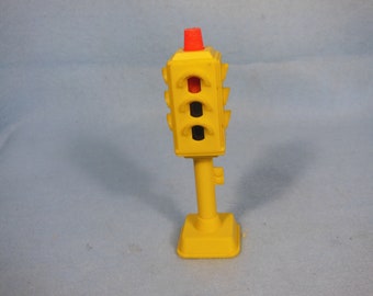 Vintage-Fisher Price-# 2500-Little People Main Street-Traffic Light