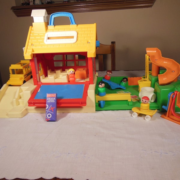 Vintage-Fisher Price-Little People School-1988-1989--Complete