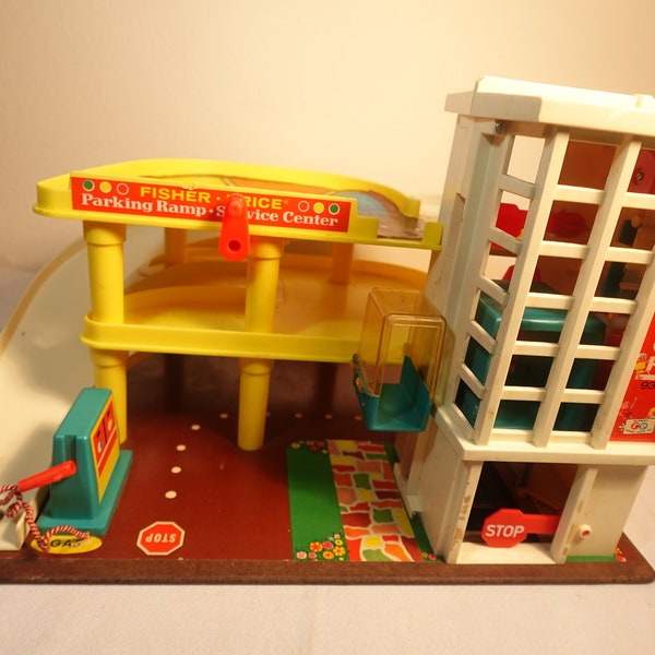 Vintage-Fisher Price-Play Family Action Garage- 1970-84-Complete