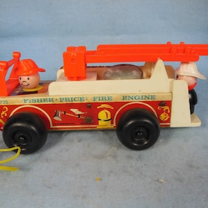 Vintage-1968-Fisher Price-Fire Engine---1968 to1972