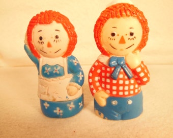 Vintage--1972-Raggedy Ann and Raggedy Andy--Finger Puppets-KNickerbocker--Rubber