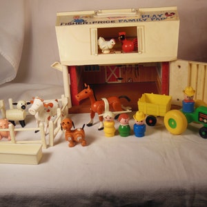 Vintage-Fisher Price--Play Family Farm-1985-SEARS ONLY-Number 915-Complete