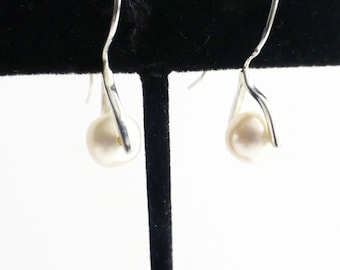 White pearl drop earrings, sterling silver pearl earrings, June birthstone earrings, real pearl earrings, hanging earrings, modern earrings