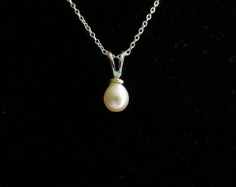 Single pearl drop necklace, white pearl pendant, unique jewelry, birthstone pendant, real pearl pendant