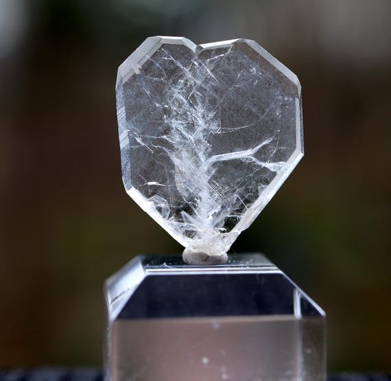 Quartz var. Japan Law Twin crystal from Narushima Islands, Nagasaki Prefecture, Japan. Ex Jim McNeil. So good.