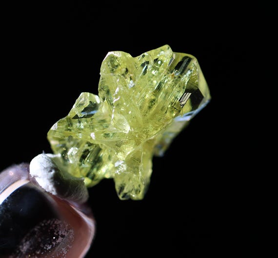 Sixling twin Chrysoberyl. Lac Alaotra, Ambatondrazaka, Madagascar. 3.6 carat floater, complete crystal
