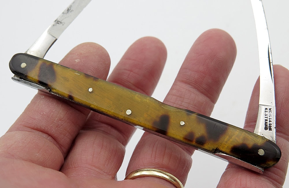 Medical equipment collectors. An Antique 1820 English Medical Surgeon’s