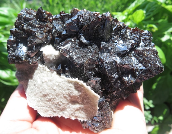 Perfect lustrous Sphalerite crystals with Dolomite. Gordonsville mine, Smith Co., Tennessee, USA 4.25 inch across. SEE VIDEO