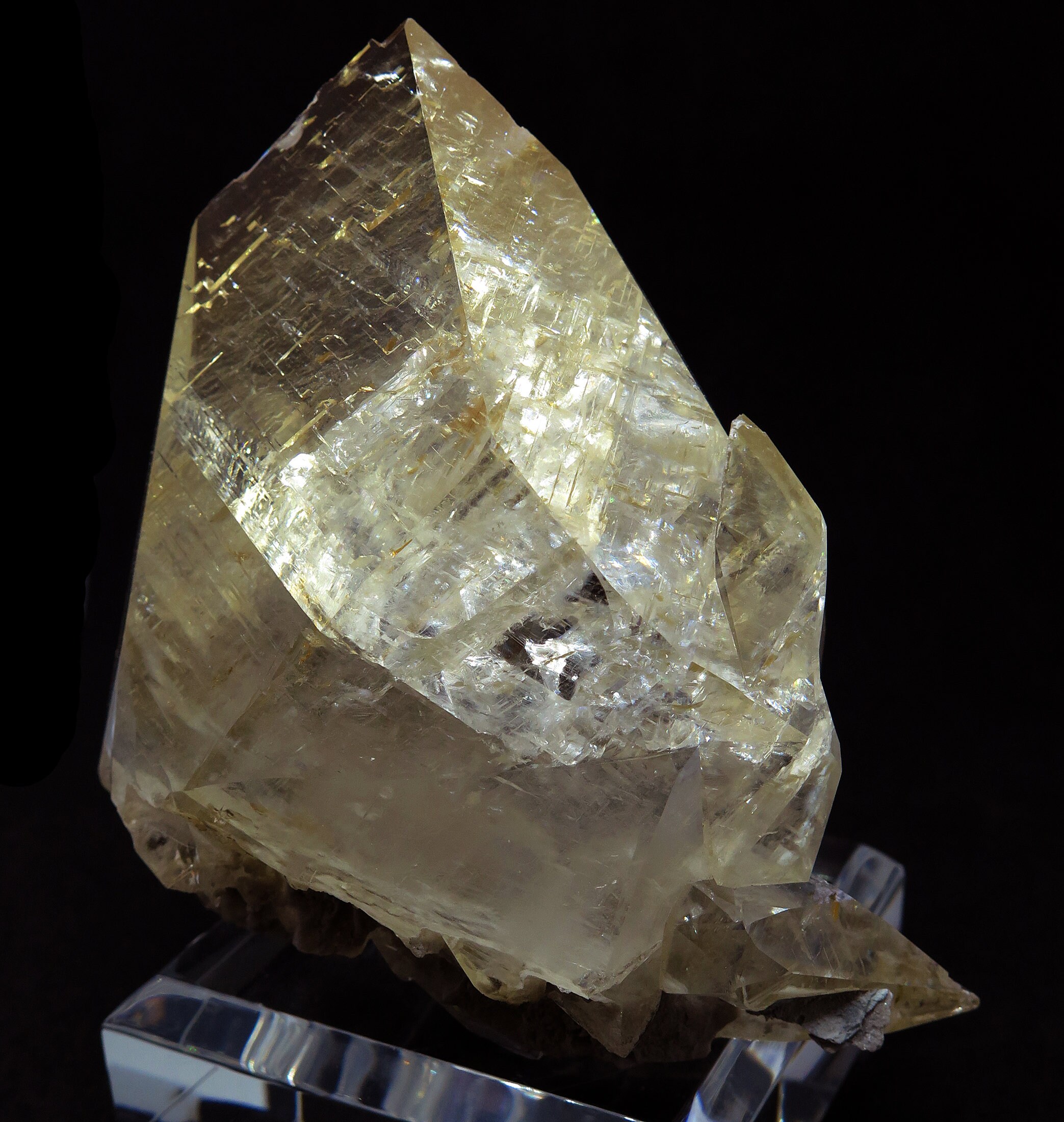 A complete Honey color Calcite Crystal with rainbows in excellent