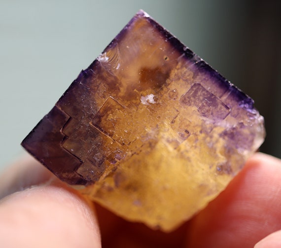Zoned Fluorite crystal. Cave in Rock District, Hardin County, Illinois. 31.4 grams