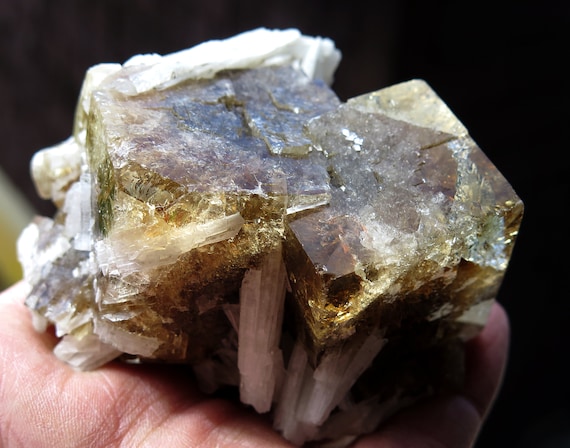 Twin cube translucent Fluorite with Celestite. Interior rainbows. UV reactive. White Rock Quarry, Clay Center, Ottawa Co., Ohio, USA. Video