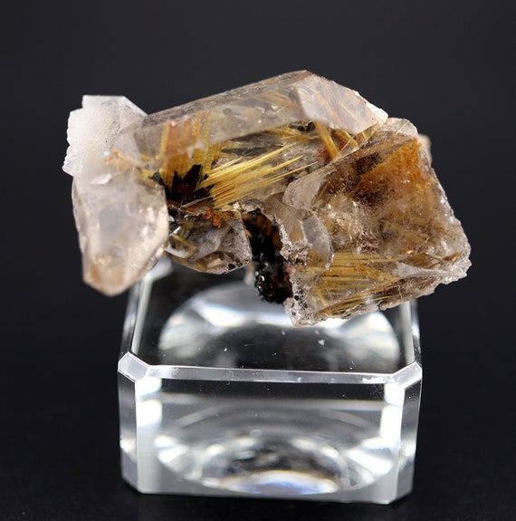 Golden Rutile included Quartz with hematite. Nova Horizonte, Brazil. Golden rutile is all interior within the quartz.