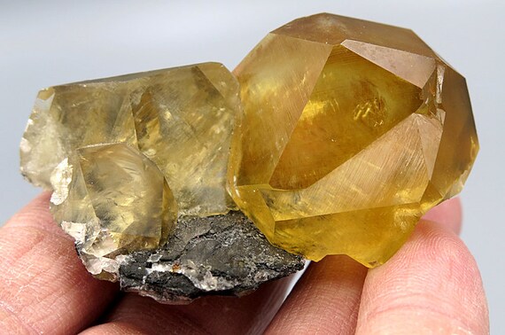 Rich Golden color Complete Calcite Crystal Cluster. Tonglushan Mine, Hubei, China