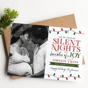 Anuncio de embarazo en vacaciones, luces navideñas, anuncio de bebé, cambio de noches silenciosas por un paquete de alegría, embarazo, tarjeta editable