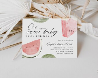 Può includere: Invito a una baby shower a tema anguria con il testo "One sweet baby is on the way" e "Harper's baby shower" con la data e l'ora dell'evento.