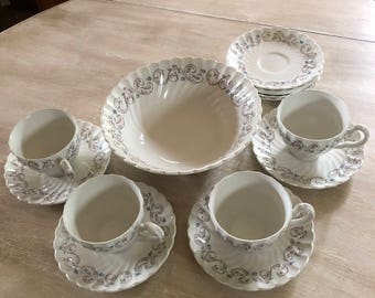 Johnson Brothers Encore 14 pieces. 4 cup and saucers, 4 extra saucers and vegetable bowl.