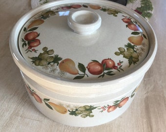 Wedgewood Quince 2 1/2 quart covered casserole