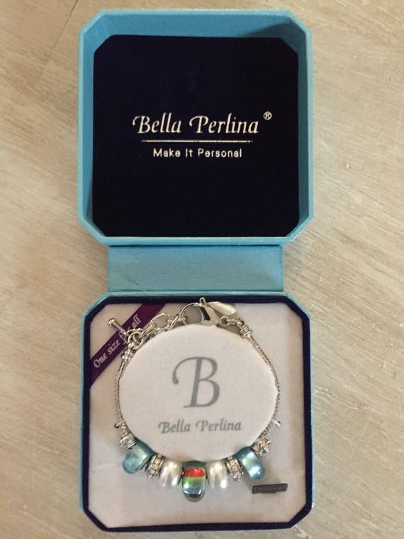 Bella Perlina build a bracelet