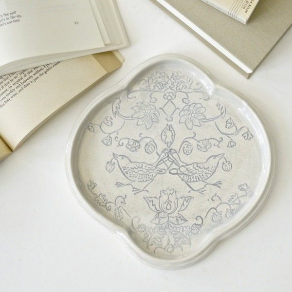 & Flora-Fauna-Tray Taube grau. Tablett mit Vintage Vogel-Design.
