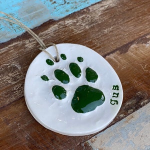 Pet Paw Print ornament in ceramic in holly green image 1