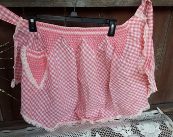 vintage large xlg 60s pink white gingham handmade cotton apron kitchen womens lace pink white pocket tieback easter picnic valentines day