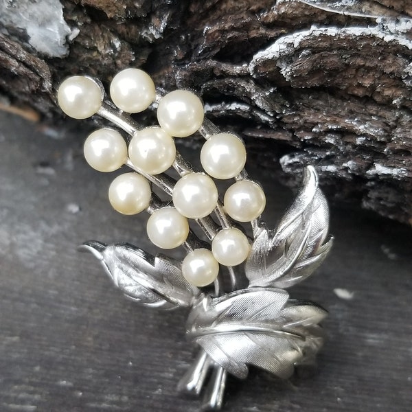Trifari vintage 60s white floral crown pearl bouquet brushed silver tone flower brooch garden gift mod gatsby
