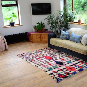 moroccan rug 4 x 7 feet  // FREE SHIPPING //  ourika rug // vintage rug