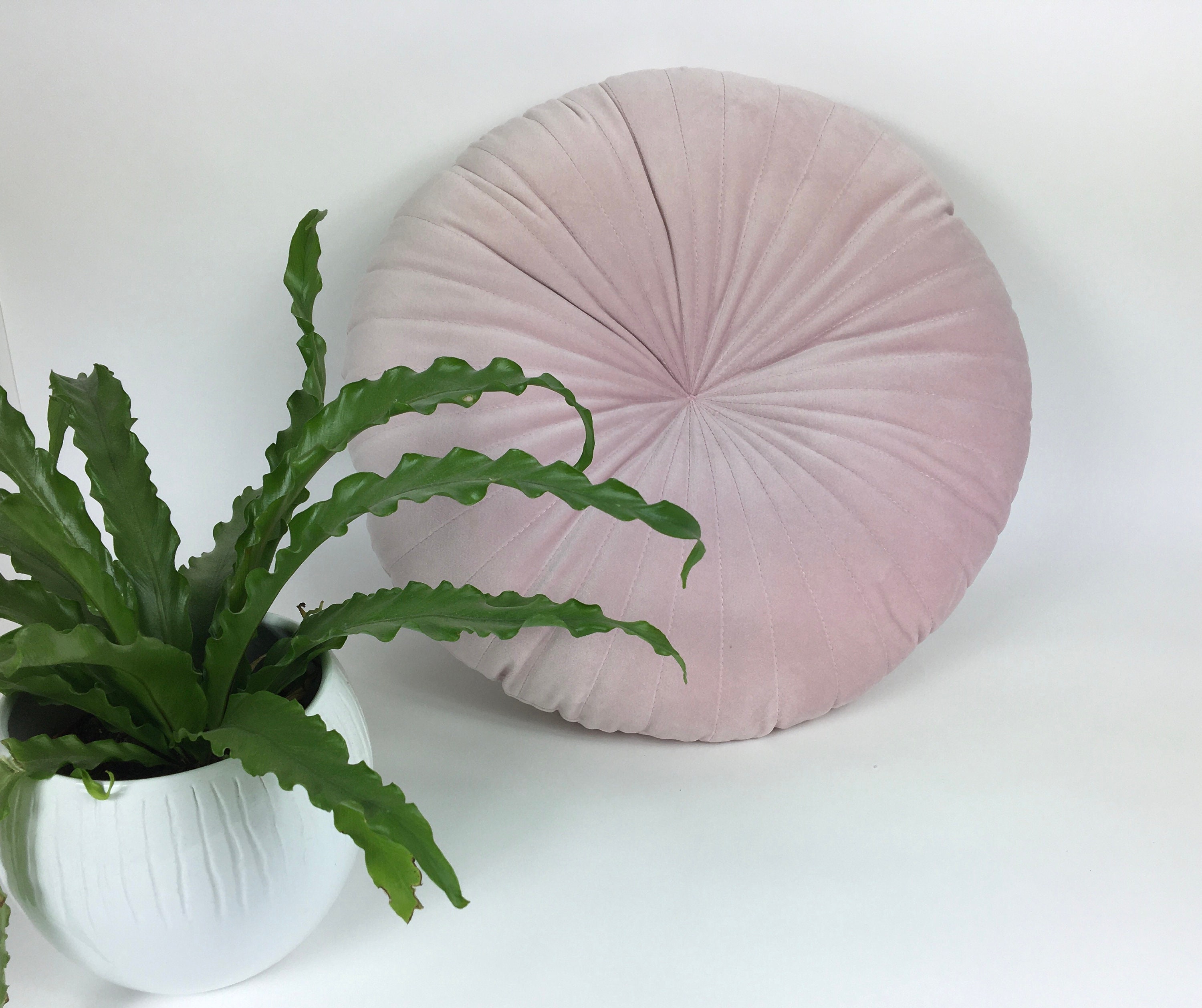 Pink velvet round cushion Clearance