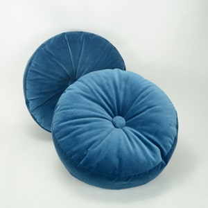 round velvet pillow // blue round tufted pillow // round tufted pillow // round blue cushion // blue velvet pillow