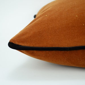 copper velvet pillow // copper velvet cushion // fall velvet pillow // fall decor // autumnal cushion