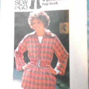 UNCUT and FF Pattern Pieces Size Medium Misses Top Vintage 1970s Top Butterick 4615 Sewing Pattern image 3
