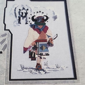 Południowo-zachodni haft krzyżykowy Hototo The Bear Kachina z serii Reflections of the High Desert ulotka nr 9 projekt Jana Hunta