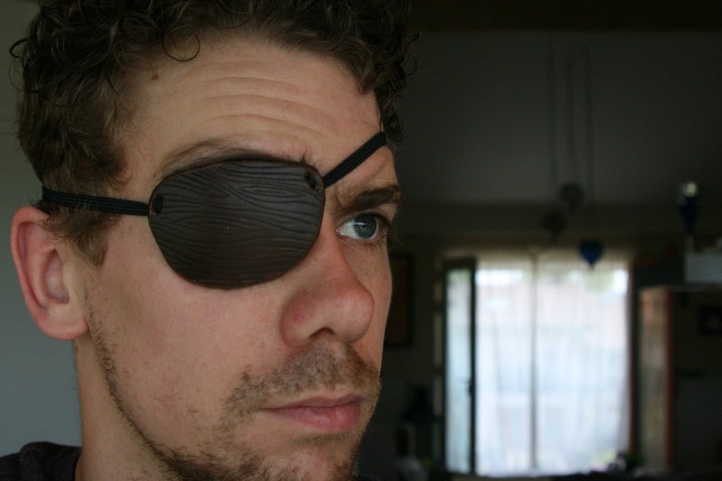 Leather eye patch, golden cogs image 2