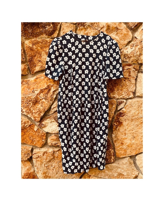Puff Sleeved White Daisy Day Dress