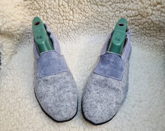 Women, Men, Kids eco-friendly GRAY handmade wool slippers. Moccasins style indoor shoes, soft sole slippers. Unisex family slippers