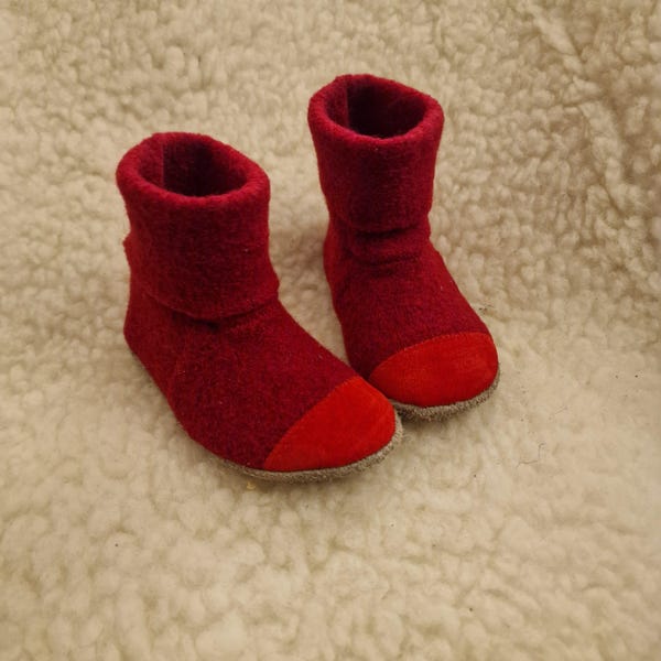 Botas pantuflas rojas de lana hervida para niños: zapatos de interior ecológicos con suela suave