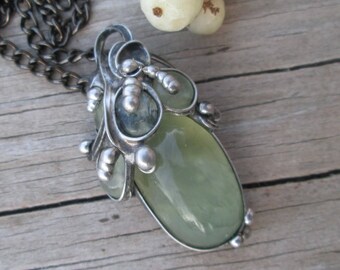 pendant with prehnite