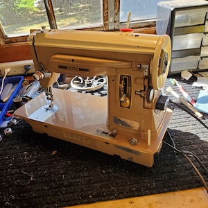 Máquina de coser vintage Singer 404 reacondicionada por Stagecoach Road, ¡con envío gratis!